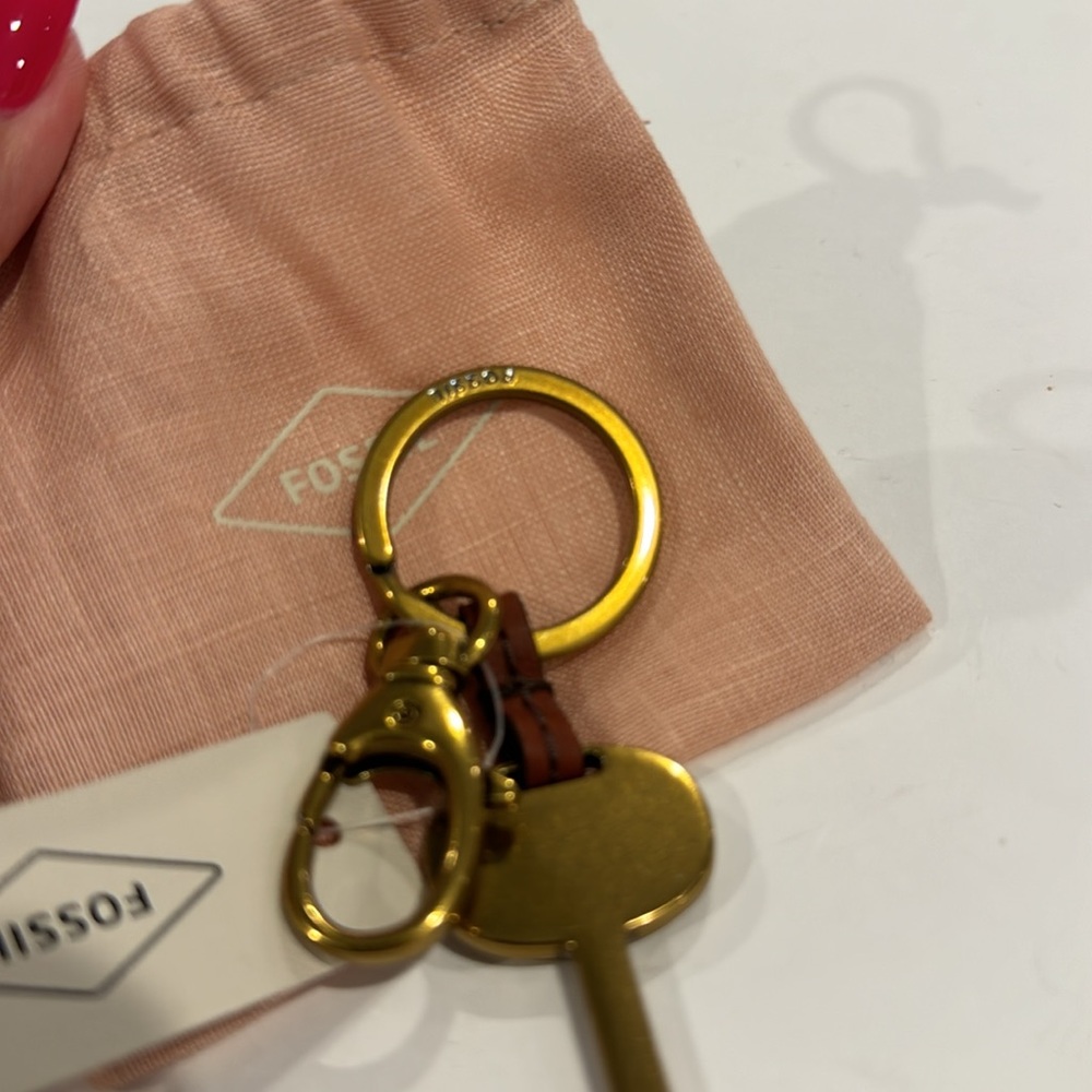 Fossil NWT Sofia Keychain in Brass Gold with Leather Trim with Dust Bag. - Picture 4 of 6